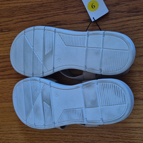 Rizoli Genuine Leather Women's Sandals,  size 9 NWOB - Picture 10 of 11